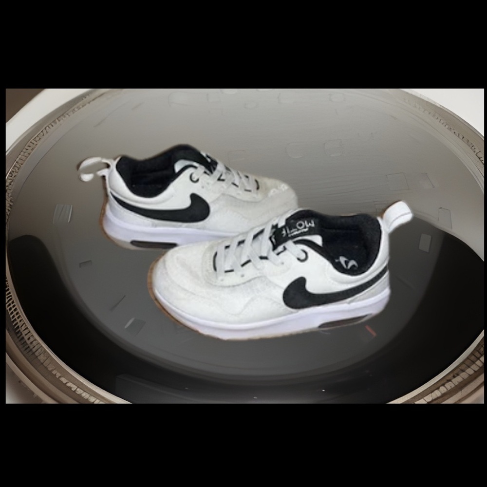 NIKE AIR MAX MOTIF CLASSIC ICONIC STREETWEAR LEGEND THROW BACK VIBES SNEAKERS